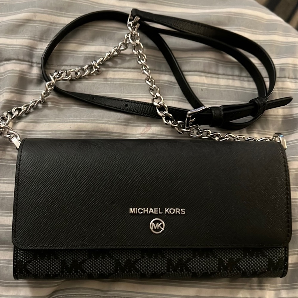Jet set logo crossbody bag